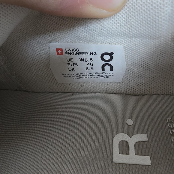 On Shoes Womens Size 8.5 White THE ROGER Advantage Tennis Court Running Sneakers - Picture 10 of 10